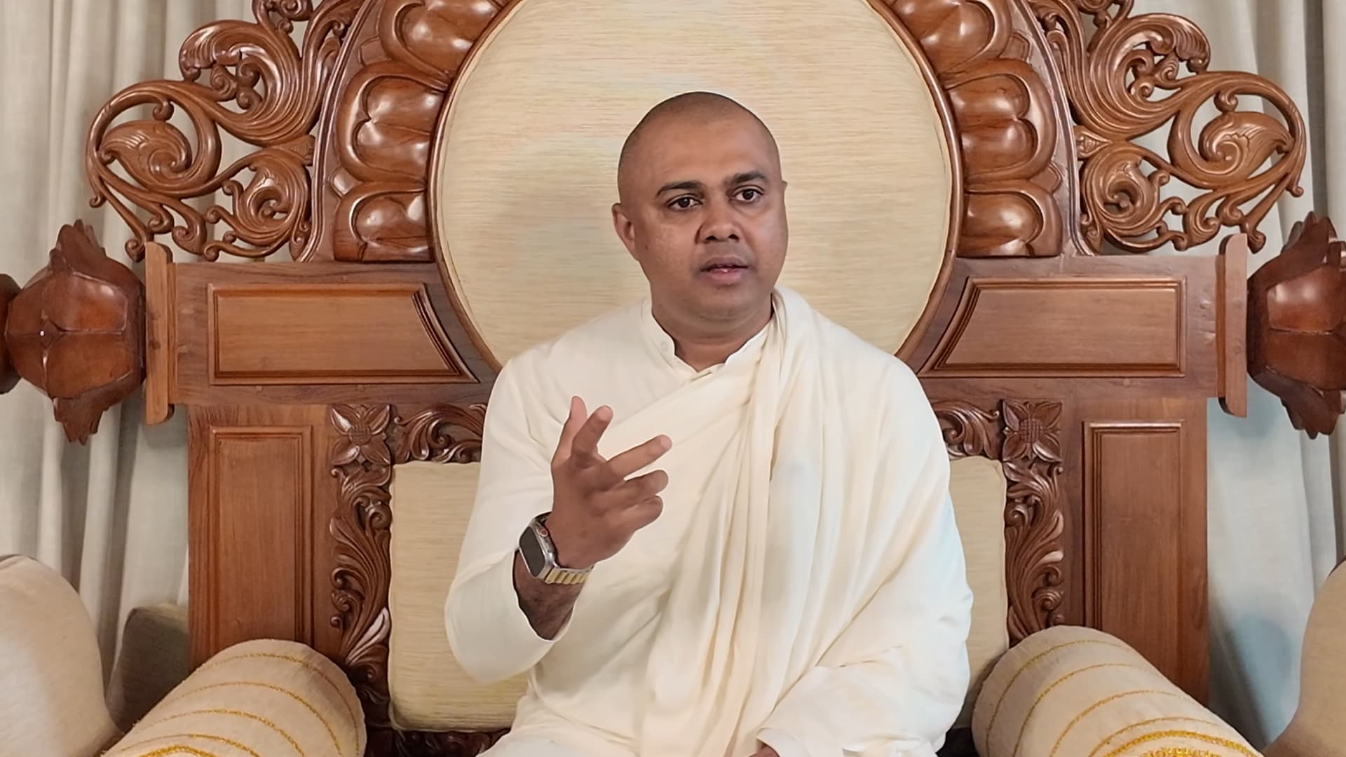Mahâguru in meditation